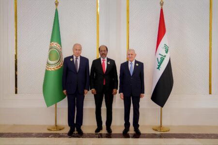 كلمة رئيس الصومال في القمة العربية الـ34 في بغداد: تأكيد على وحدة الصومال ودعم فلسطين وسوريا والسودان كلمة رئيس الصومال في القمة العربية الـ34 في بغداد