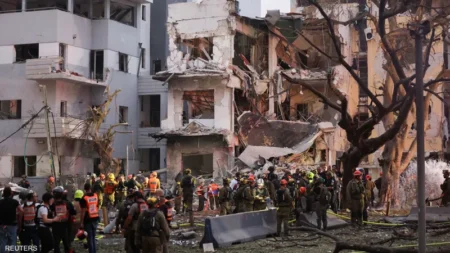 إيران تطلق أعنف رشقة صاروخية حتى الآن وسط تصاعد التوتر الإقليمي: تحليل وتداعيات