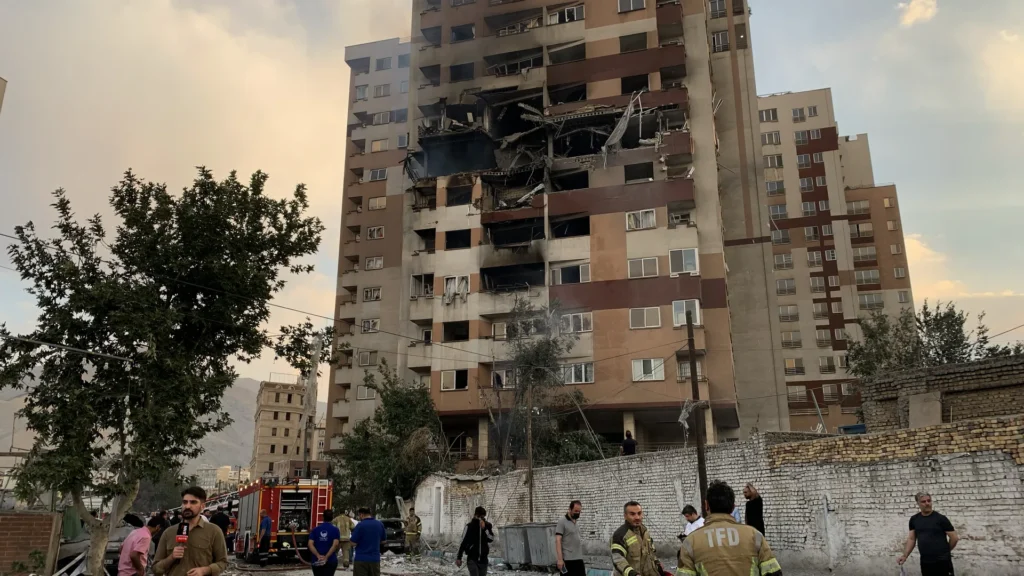 مبنى في إيران تعرّض للقصف الإسرائيلي