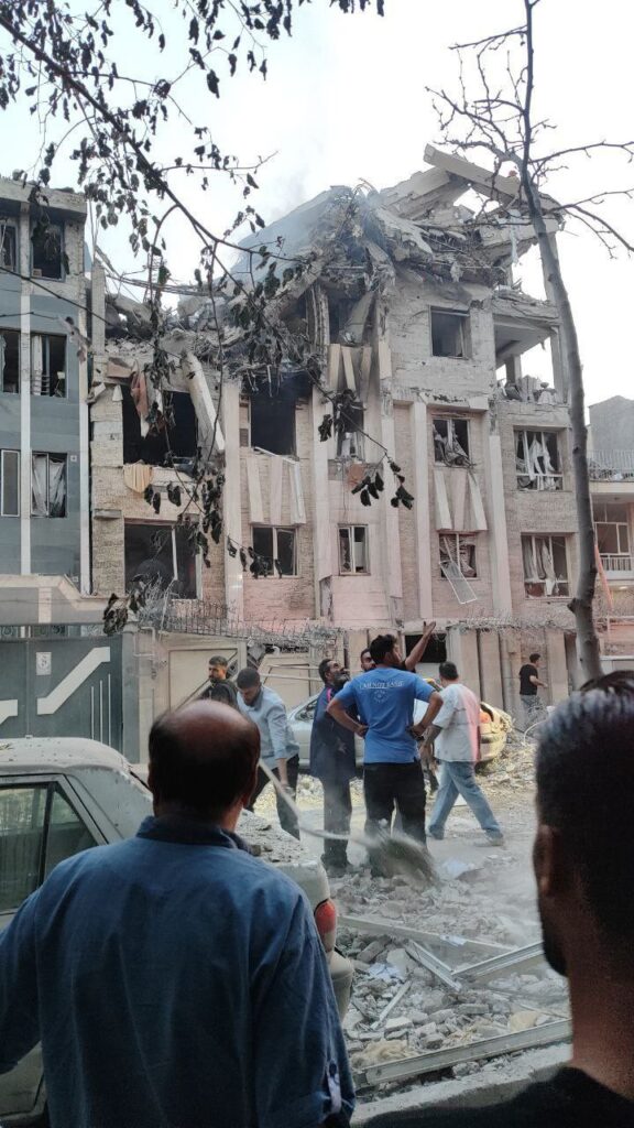 مبنى في إيران تعرّض للقصف الإسرائيلي