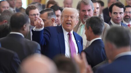 ترامب يُصعّد لهجته ضد روسيا وأوكرانيا: “يجب إنهاء هذه الحرب فورًا” روسيا وأوكرانيا