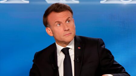 ماكرون يحذر من السيناريو الأسوأ: خروج إيران من معاهدة حظر الانتشار النووي يهدد الاستقرار العالمي