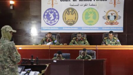 إعدام جنديين صوماليين بتهمة التآمر مع حركة الشباب بعد اغتيال قائد عسكري في مقديشو 2025