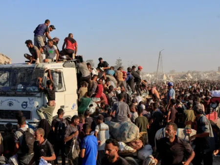 تخفيف محدود2025: إسرائيل توافق على إدخال البضائع إلى غزة من خلال تجار محليين