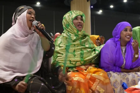 المرأة الصومالية في بناء السلام: الشعر كجسر للمصالحة وتجاوز الصراعات