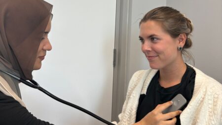 سماعة الطبيب الذكية للكشف عن أمراض القلب: ثورة طبية تغير مستقبل التشخيص