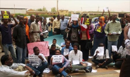 القوانين الجديدة لمكافحة بطالة الشباب تعزز فرص العمل بنسبة 70% الصومال يعتمد القوانين الجديدة لمكافحة بطالة الشباب في الصومال لتعزيز فرص العمل بنسبة 70%