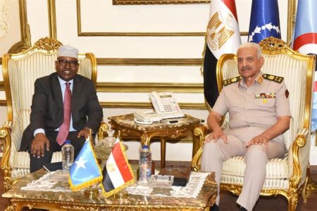 التعاون العسكري بين مصر والصومال: لقاء لتعزيز الشراكة ودعم الاستقرار الأفريقي