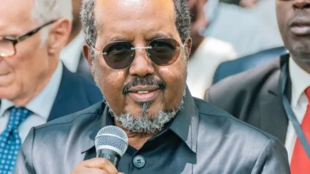 اعتقال مستخدمي تيك توك في الصومال.. بين حرية التعبير، الانقسام المجتمعي، الحسابات السياسية، والمخاطر الرقمية