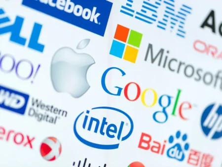 سباق شركات التكنولوجيا على استقطاب العقول: هل تتحول الشركات العملاقة إلى عدو نفسها؟