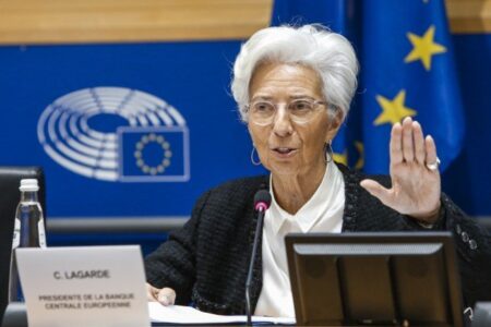 لاجارد تحذر: تدخل ترامب في الفيدرالي يهدد الاقتصاد العالمي