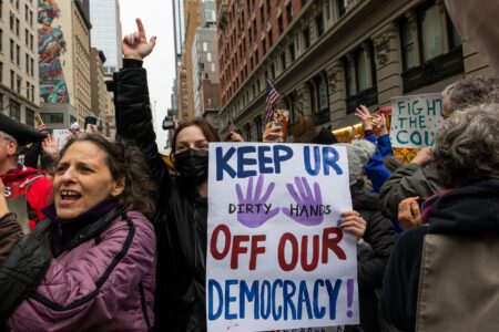 الاحتجاجات ضد ترامب تجتاح أمريكا.. حركة "لا ملوك" تعيد مشهد الغضب الشعبي