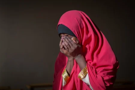 مشروع قانون مكافحة ختان الإناث في الصومال: خطوة قانونية أم معركة ثقافية طويلة الأمد؟