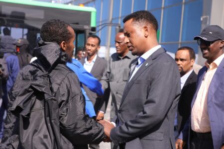 عودة الصوماليين من اليمن: رحلة أمل جديدة نحو الوطن عودة الصوماليين من اليمن: رحلة أمل جديدة نحو الوطن