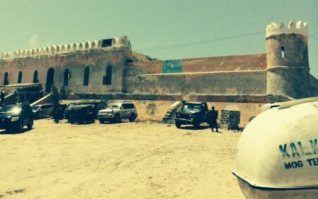 هجوم على سجن في مقديشو بعد ساعات من رفع الحواجز الأمنية