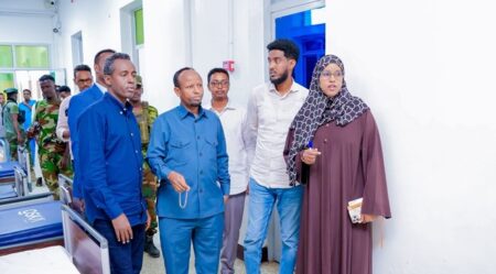 ولادة على الرصيف تهز الصومال.. تحرك عاجل في مستشفى بنادر للأمومة والطفولة | فيديو ولادة على الرصيف تهز الصومال.. تحرك عاجل في مستشفى بنادر للأمومة والطفولة