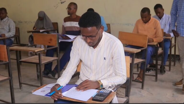 تعيين المعلمين في الصومال: الحكومة تستكمل التزامها بتوظيف 10 آلاف معلم تعيين المعلمين في الصومال: الحكومة تستكمل التزامها بتوظيف 10 آلاف معلم