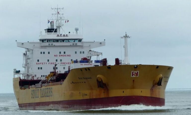 تبادل إطلاق النار قبالة السواحل الصومالية: قراصنة يهاجمون ناقلة ستولت