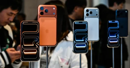 أبل تقتحم عالم الهواتف القابلة للطي