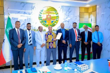 أرض الصومال تطلق برنامج الإيصالات العامة الموحد لتعزيز الشفافية وتبسيط تحصيل الإيرادات أرض الصومال تطلق برنامج الإيصالات