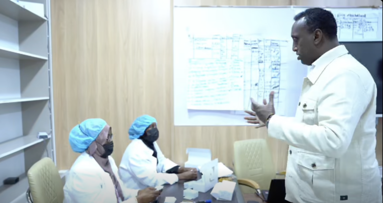 200 ألف بطاقة انتخابية فقط في انتخابات بنادر، قلق متزايد وأسئلة بلا إجابات 200 ألف بطاقة انتخابية فقط في انتخابات بنادر