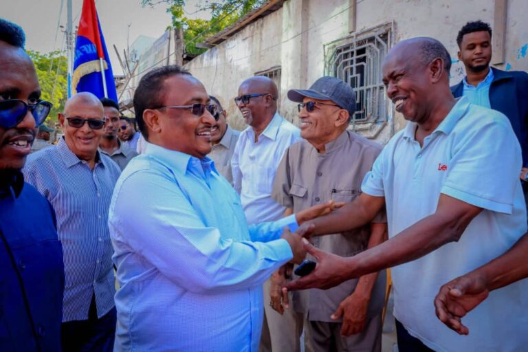 عمدة مقديشو يطلق شرارة التحديث