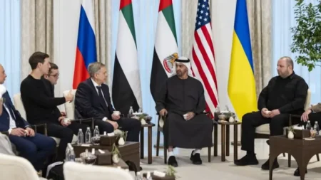 محادثات أبوظبي تفتح نافذة أمل للسلام