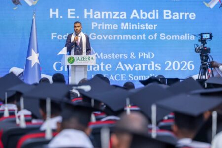 رئيس الوزراء يحتفي بخريجي جامعة السلام في مقديشو