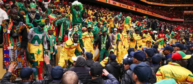 كاف يصدم المغرب والسنغال بعقوبات نارية كاف يصدم المغرب والسنغال بعقوبات نارية