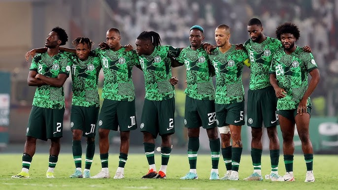 انتصار يهز غرفة النسور.. شجار أوسيمين ولوكمان يشعل الجدل رغم رباعية نيجيريا شجار أوسيمين ولوكمان يشعل الجدل رغم رباعية نيجيريا