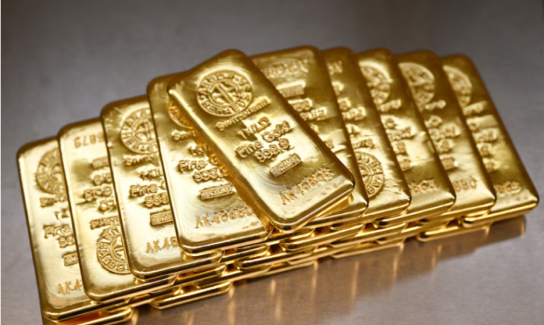 الذهب يقفز إلى القمة