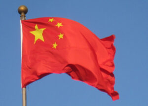 اليوان الضعيف يشعل الجدل العالمي