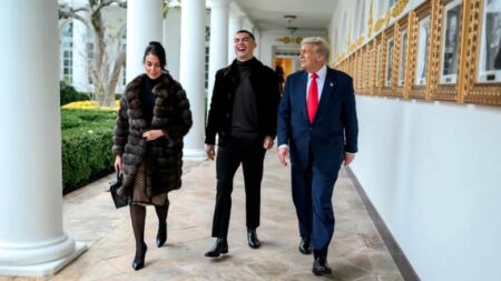 ترامب يخاطب رونالدو برسالة عاجلة ترامب يخاطب رونالدو برسالة عاجلة