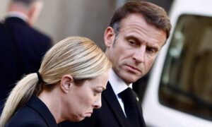 ماكرون يهاجم ميلوني بعد مقتل ناشط في ليون