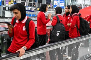 ضغوط النظام تعيد لاعبات إيران إلى نقطة القرار