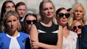 كان يستمتع بالخوف في أعيننا