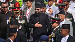 أصغر رئيس وزراء في نيبال يؤدي اليمين الدستوري أصغر رئيس وزراء في نيبال يؤدي اليمين الدستوري