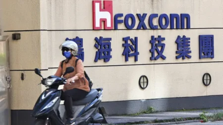 فوكسكون تقود طفرة الذكاء الاصطناعي