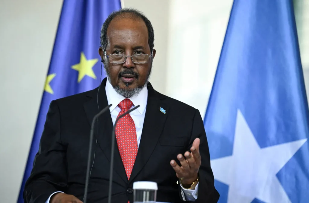 دستور الصومال المعدل والحكومة الفيدرالية.. هل يُسمح بالتدخل في شؤون الولايات الإقليمية؟
