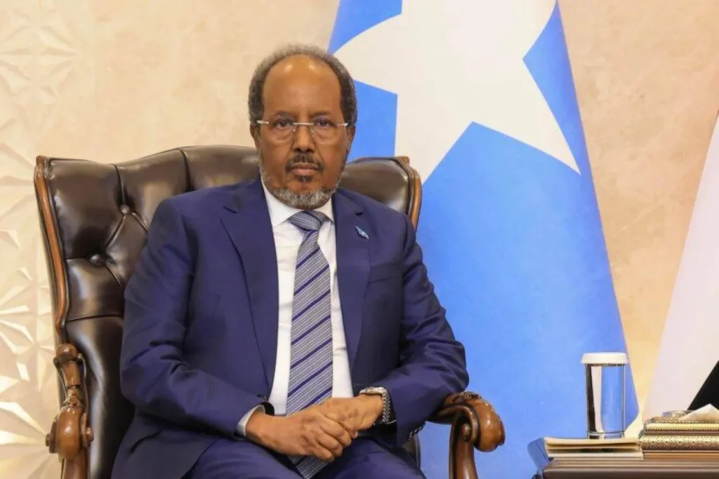 دستور الصومال المعدل والحكومة الفيدرالية.. هل يُسمح بالتدخل في شؤون الولايات الإقليمية؟