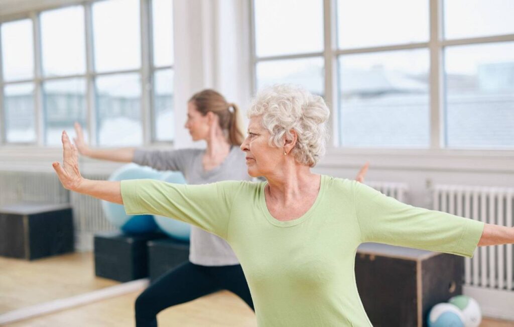 صحة المرأة بعد الخمسين.. دليل شامل لفهم أسباب زيادة الوزن وطرق السيطرة عليها