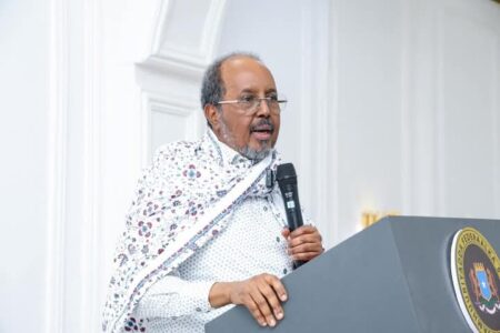 الانتخابات المباشرة في الصومال.. تمسك رئاسي بنموذج "صوت واحد للشخص الواحد" وسط تحديات داخلية