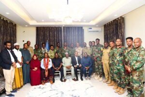 رئيس البرلمان يلتقي ضباط الجيش