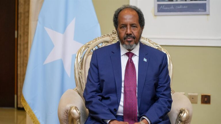 دستور الصومال المعدل والحكومة الفيدرالية.. هل يُسمح بالتدخل في شؤون الولايات الإقليمية؟ دستور الصومال المعدل والحكومة الفيدرالية.. هل يُسمح بالتدخل في شؤون الولايات الإقليمية؟