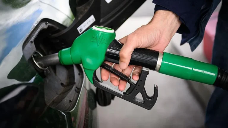 هرمز يفتح أبوابه.. هل تنهي هدنة أبريل أزمة أمن الملاحة الدولية وتنقذ الأسواق؟