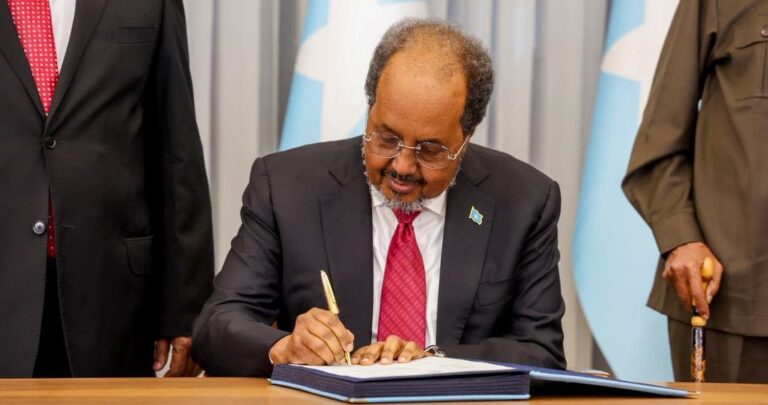 تفرد الرئيس الصومالي بتعديل الحكم