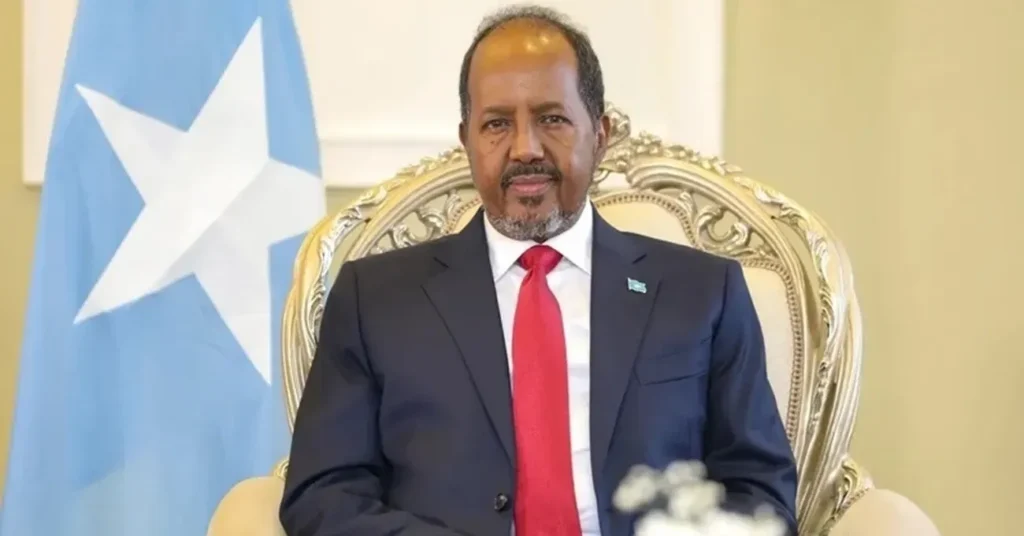 دستور الصومال المعدل والحكومة الفيدرالية.. هل يُسمح بالتدخل في شؤون الولايات الإقليمية؟