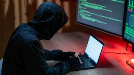 الهجمات السيبرانية تتحول إلى كابوس يهدد الحياة الواقعية بالعنف الجسدي