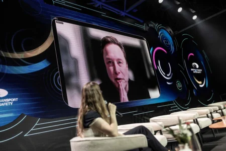 رؤية إيلون ماسك لمستقبل النقل الذكي وتقنيات الذكاء الاصطناعي الفائقة رؤية إيلون ماسك لمستقبل النقل الذكي وتقنيات الذكاء الاصطناعي الفائقة