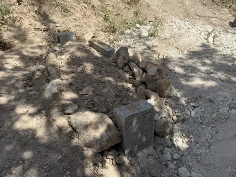 رجل أُجبر على نبش قبر والده تحت تهديد السلاح